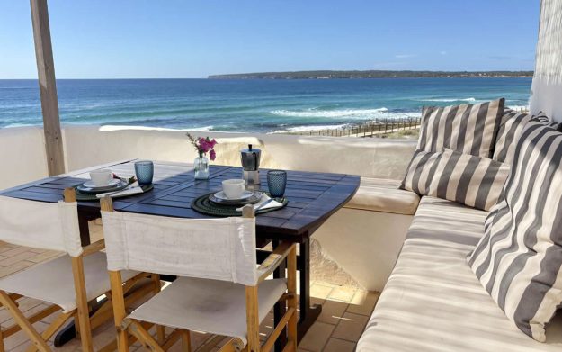 Terraza frente al mar