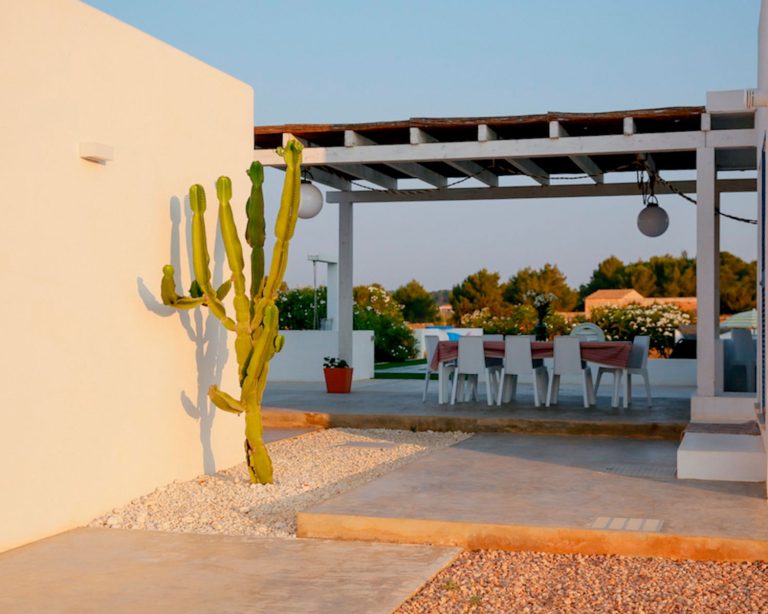 CASA EN SA TALAIASSA Terraza y entorno