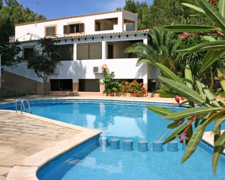 APARTAMENTOS EN MIGJORN Exteriores y piscina
