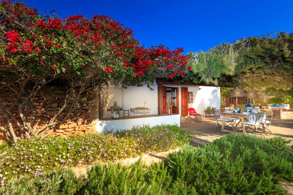 VILLA EN CAMI DE CAN PARRA – exteriores Exteriores, zona ajardinada, terrazas y porches