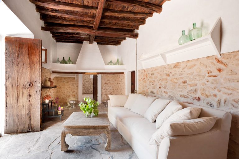 Casa-Ibicenca-cerca-de-Benirras-12