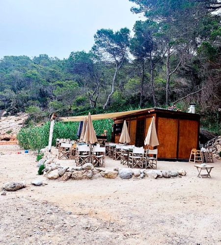 CALA XUCLAR Y SU CHIRINGUITO CALA XUCLAR Y SU CHIRINGUITO
